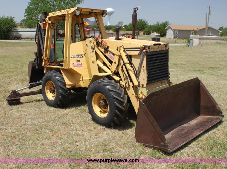 image for item I7463 1985 New Holland LB-620 articulated backhoe