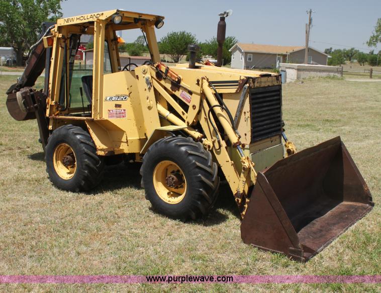 image for item I7463 1985 New Holland LB-620 articulated backhoe