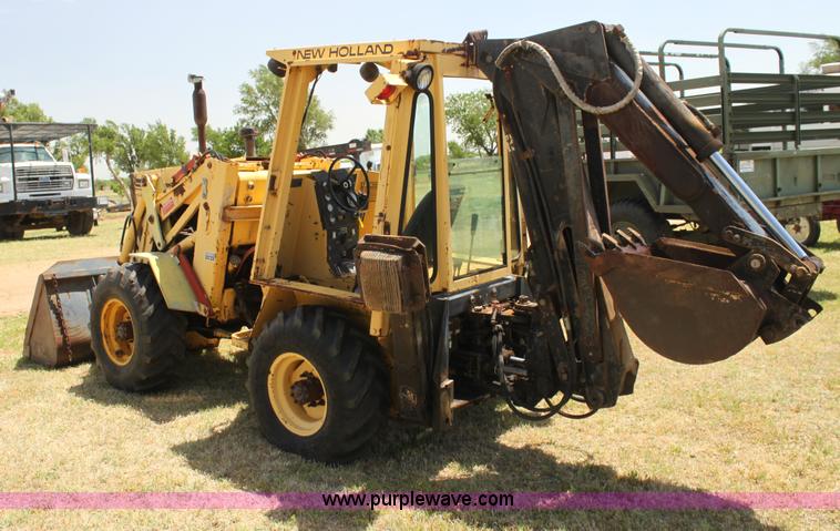 image for item I7463 1985 New Holland LB-620 articulated backhoe