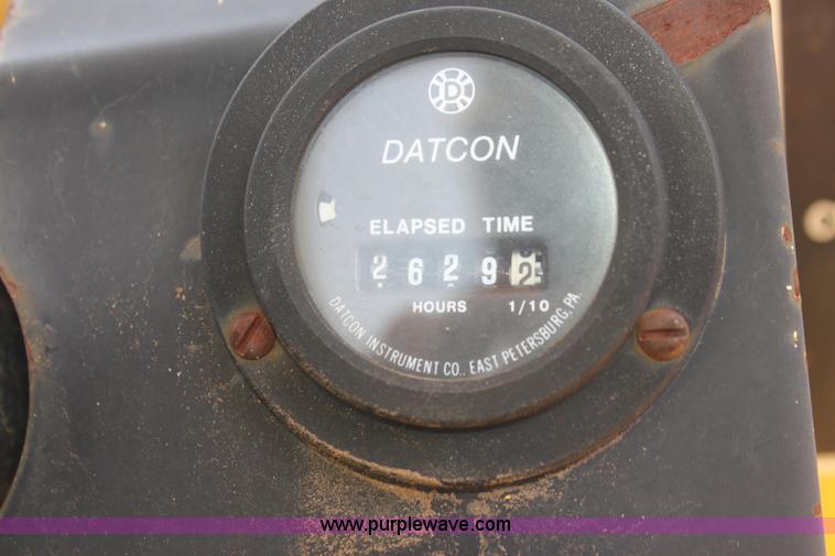 image for item I7463 1985 New Holland LB-620 articulated backhoe