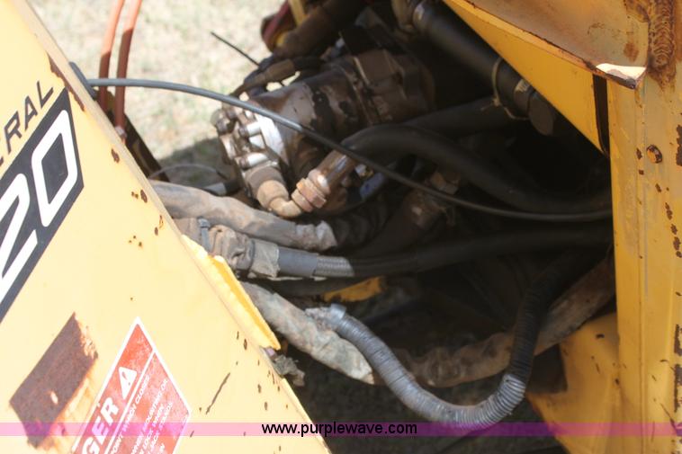 image for item I7463 1985 New Holland LB-620 articulated backhoe