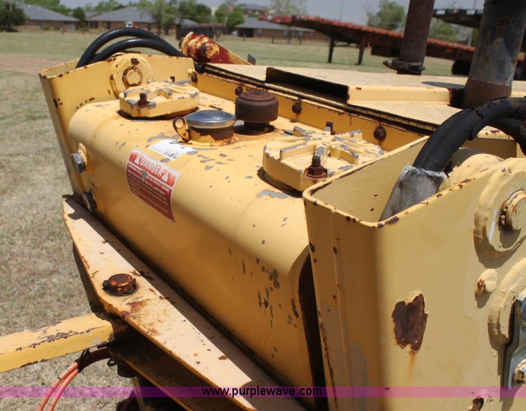 image for item I7463 1985 New Holland LB-620 articulated backhoe