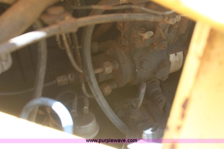 image for item I7463 1985 New Holland LB-620 articulated backhoe