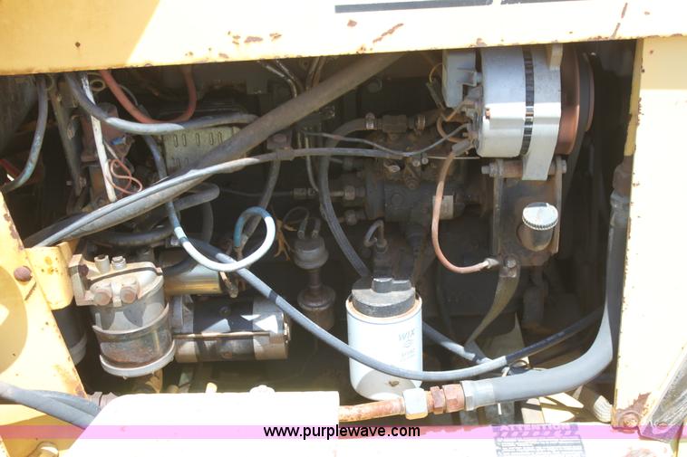 image for item I7463 1985 New Holland LB-620 articulated backhoe