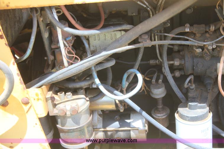 image for item I7463 1985 New Holland LB-620 articulated backhoe