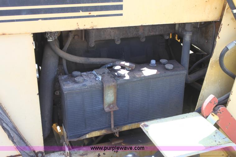 image for item I7463 1985 New Holland LB-620 articulated backhoe