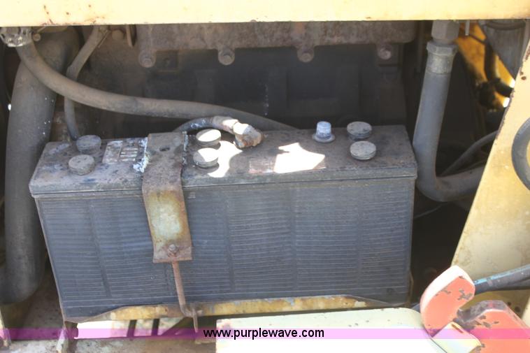 image for item I7463 1985 New Holland LB-620 articulated backhoe