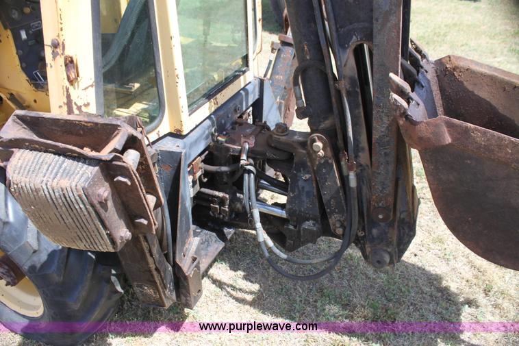 image for item I7463 1985 New Holland LB-620 articulated backhoe