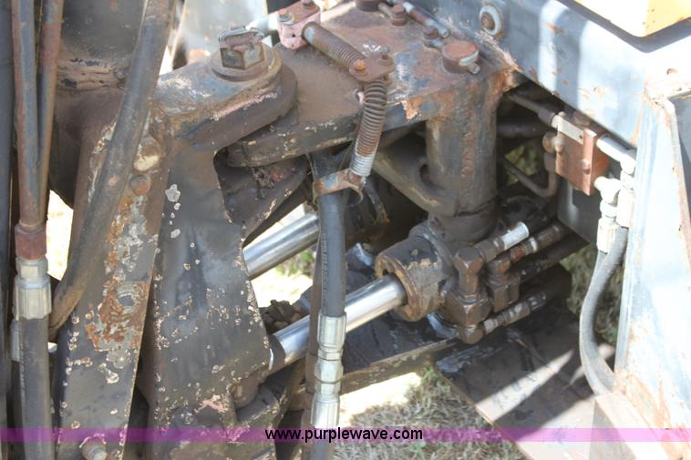 image for item I7463 1985 New Holland LB-620 articulated backhoe