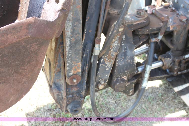 image for item I7463 1985 New Holland LB-620 articulated backhoe