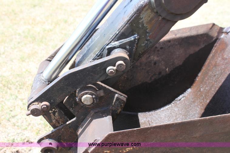 image for item I7463 1985 New Holland LB-620 articulated backhoe