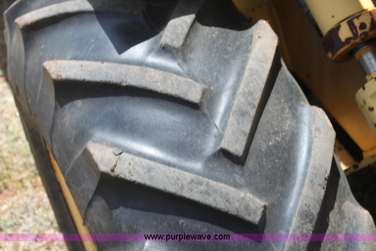 image for item I7463 1985 New Holland LB-620 articulated backhoe