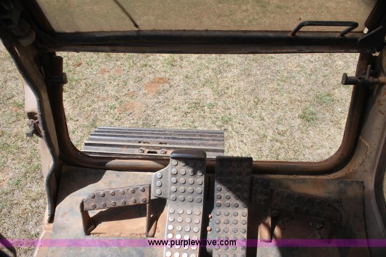 image for item I7466 1995 John Deere 590D excavator