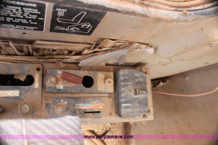 image for item I7466 1995 John Deere 590D excavator