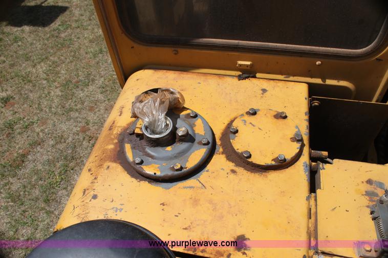 image for item I7466 1995 John Deere 590D excavator