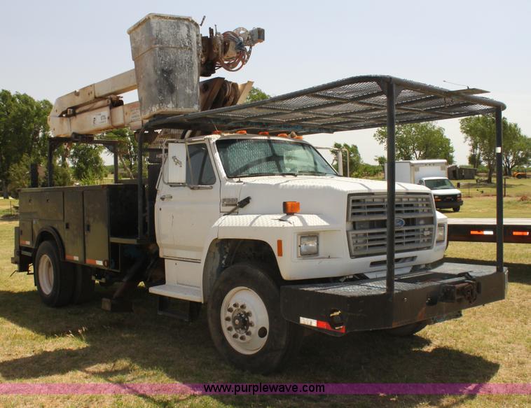 image for item I7467 1992 Ford F800 bucket truck