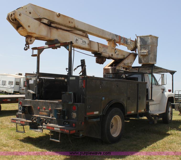 image for item I7467 1992 Ford F800 bucket truck