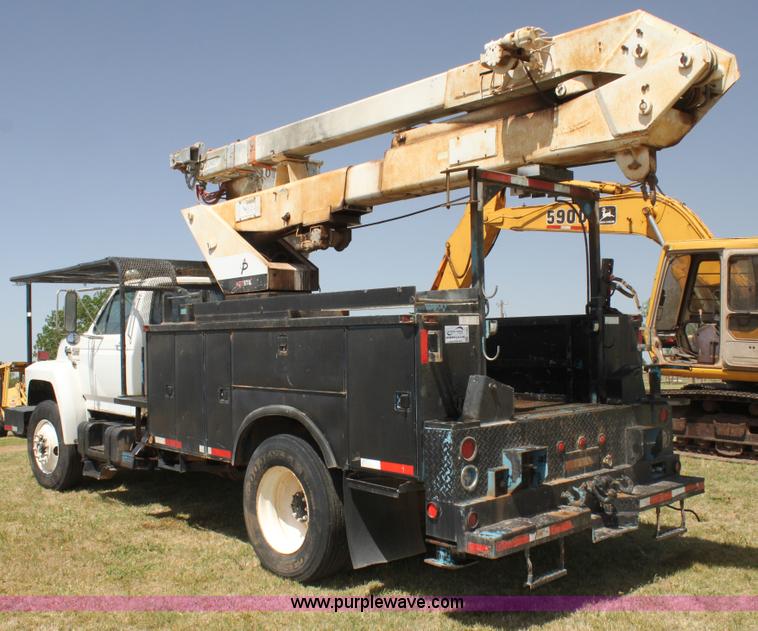 image for item I7467 1992 Ford F800 bucket truck