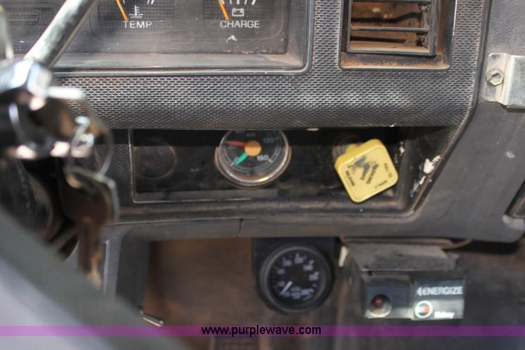 image for item I7467 1992 Ford F800 bucket truck