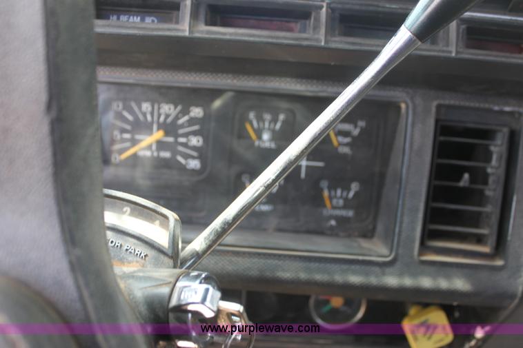 image for item I7467 1992 Ford F800 bucket truck