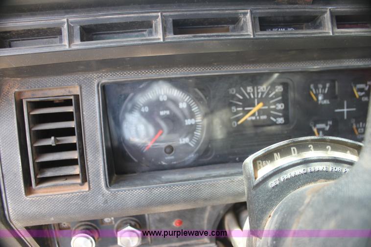 image for item I7467 1992 Ford F800 bucket truck