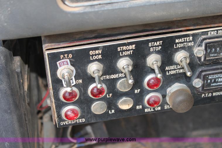 image for item I7467 1992 Ford F800 bucket truck