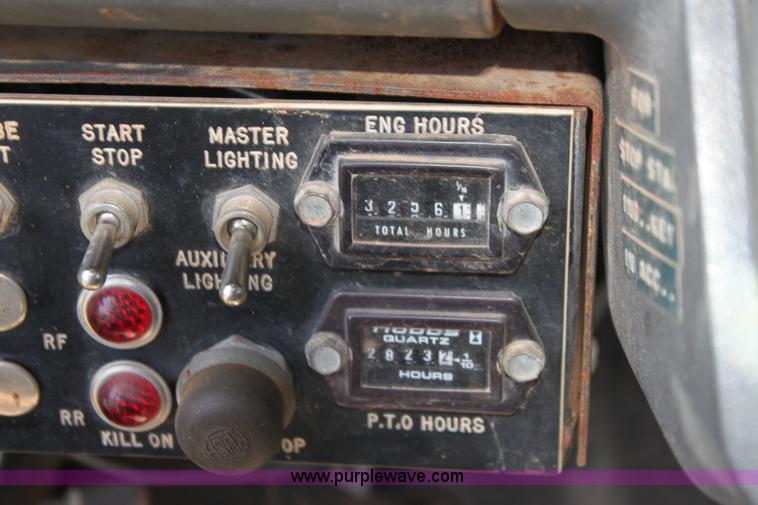 image for item I7467 1992 Ford F800 bucket truck