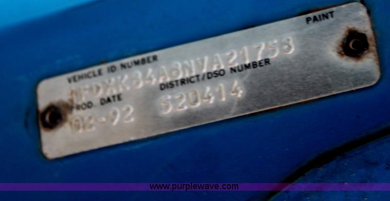 image for item I7467 1992 Ford F800 bucket truck