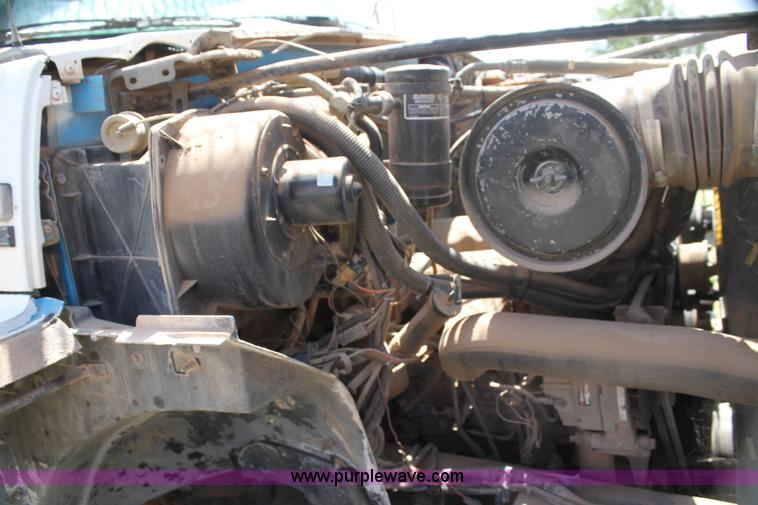 image for item I7467 1992 Ford F800 bucket truck