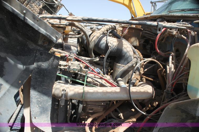 image for item I7467 1992 Ford F800 bucket truck