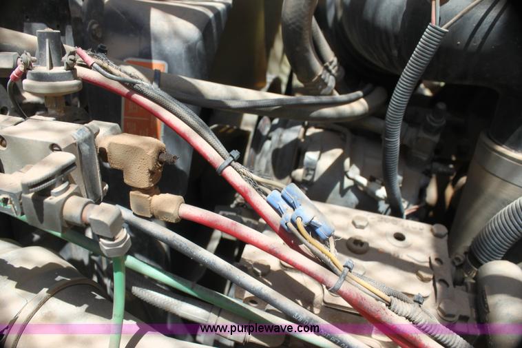 image for item I7467 1992 Ford F800 bucket truck