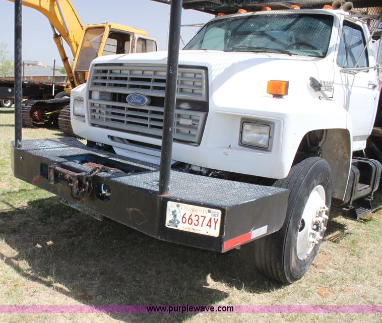 image for item I7467 1992 Ford F800 bucket truck