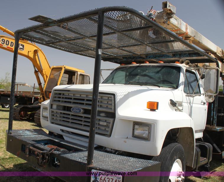 image for item I7467 1992 Ford F800 bucket truck
