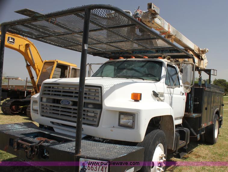 image for item I7467 1992 Ford F800 bucket truck
