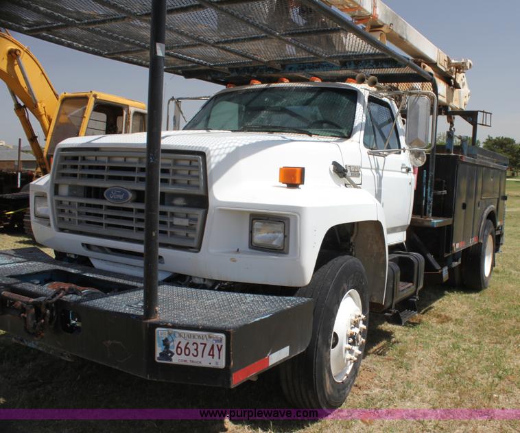image for item I7467 1992 Ford F800 bucket truck