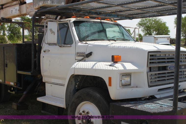 image for item I7467 1992 Ford F800 bucket truck