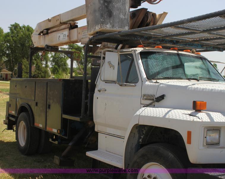 image for item I7467 1992 Ford F800 bucket truck