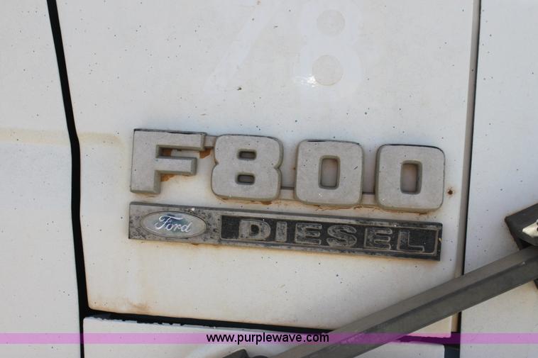 image for item I7467 1992 Ford F800 bucket truck