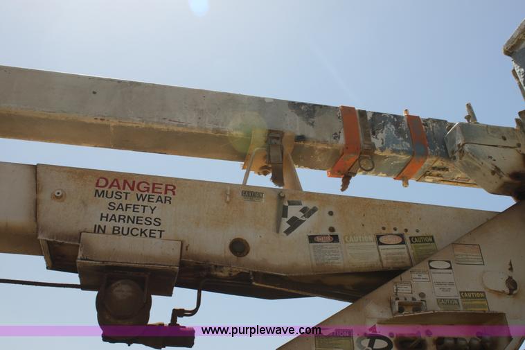 image for item I7467 1992 Ford F800 bucket truck