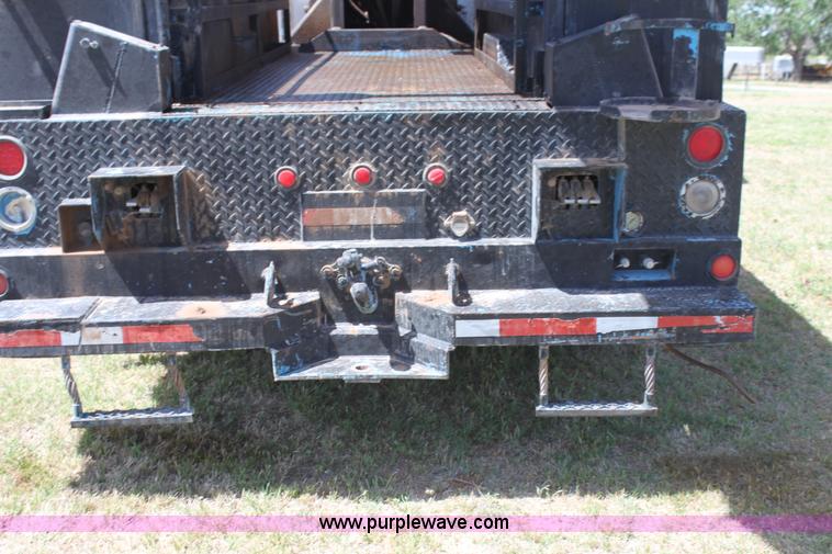 image for item I7467 1992 Ford F800 bucket truck