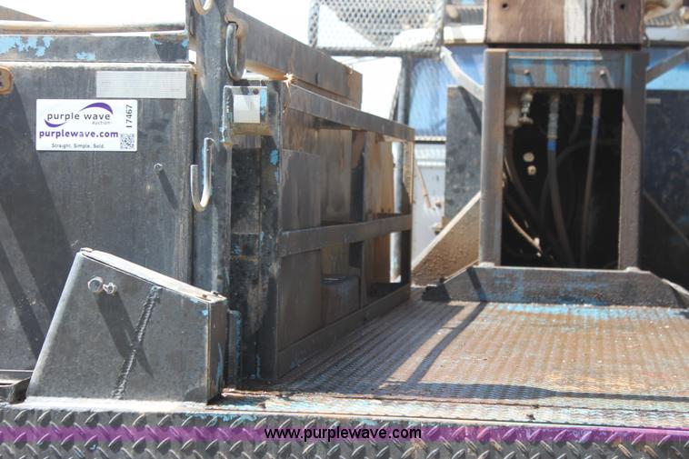 image for item I7467 1992 Ford F800 bucket truck