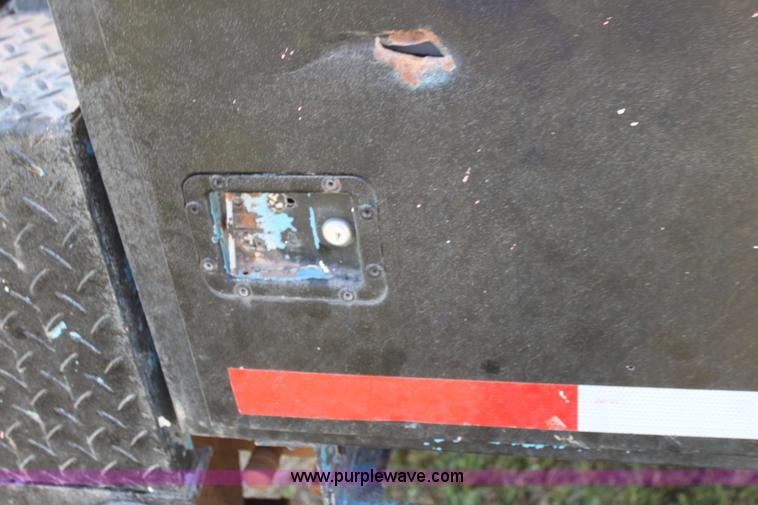 image for item I7467 1992 Ford F800 bucket truck