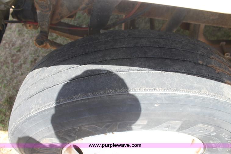 image for item I7467 1992 Ford F800 bucket truck