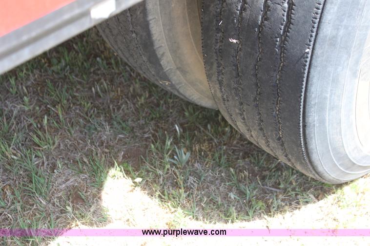 image for item I7467 1992 Ford F800 bucket truck