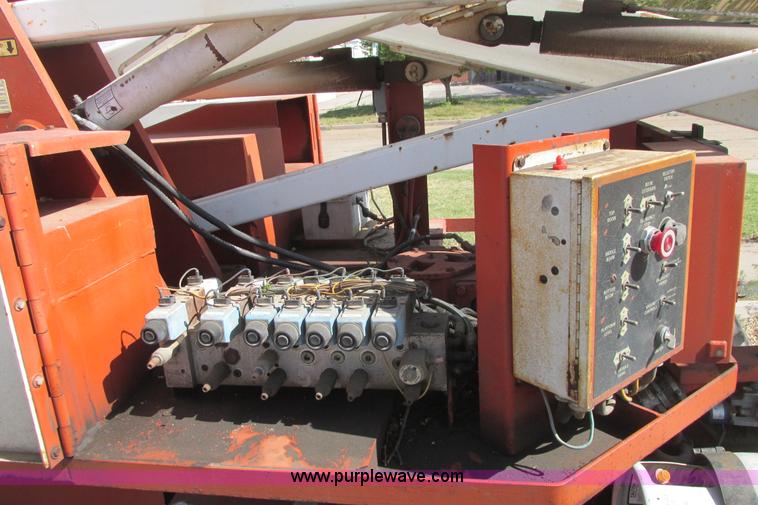 image for item I9686 1998 Snorkel UN0-41F0 boom lift