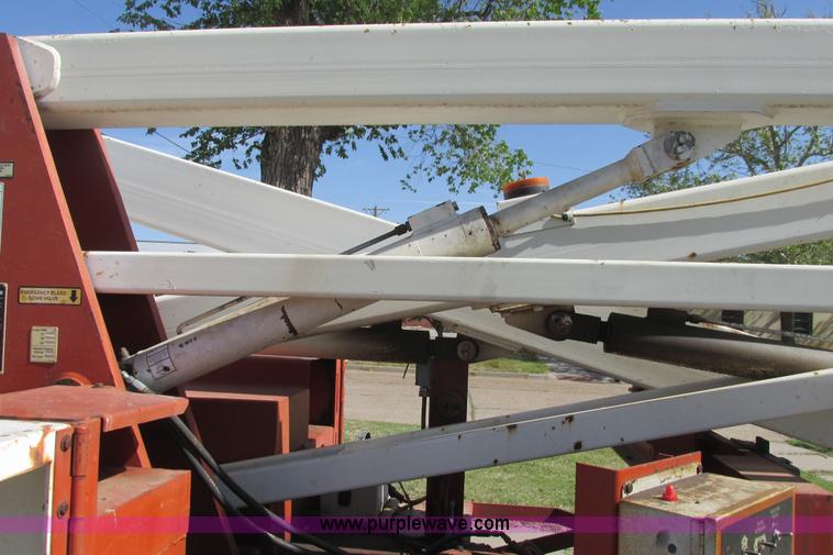 image for item I9686 1998 Snorkel UN0-41F0 boom lift