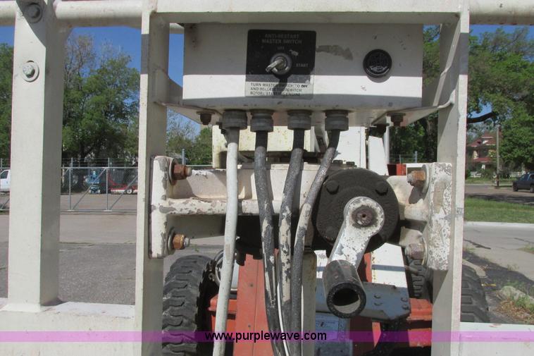image for item I9686 1998 Snorkel UN0-41F0 boom lift