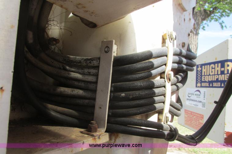 image for item I9686 1998 Snorkel UN0-41F0 boom lift