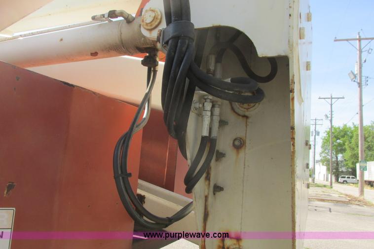 image for item I9686 1998 Snorkel UN0-41F0 boom lift
