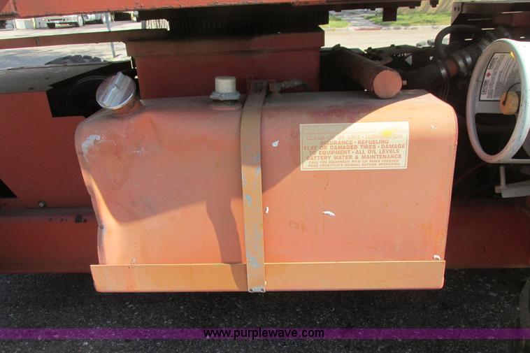 image for item I9686 1998 Snorkel UN0-41F0 boom lift